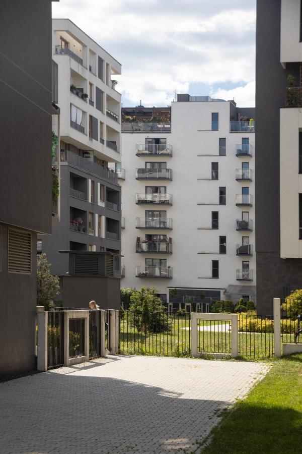 Unique Apt Eve - Free Garage クラクフ エクステリア 写真
