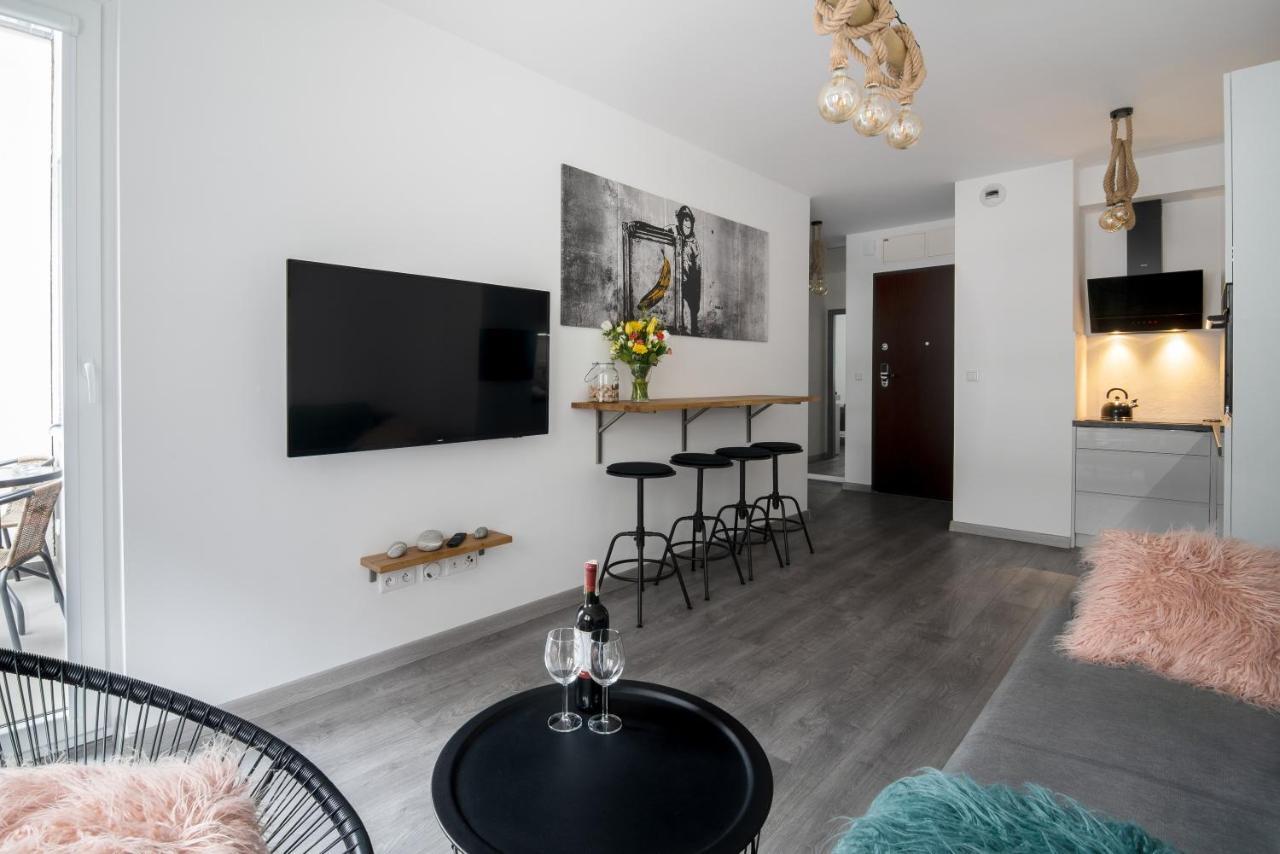 Unique Apt Eve - Free Garage クラクフ エクステリア 写真