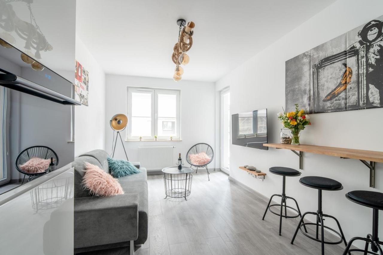 Unique Apt Eve - Free Garage クラクフ エクステリア 写真