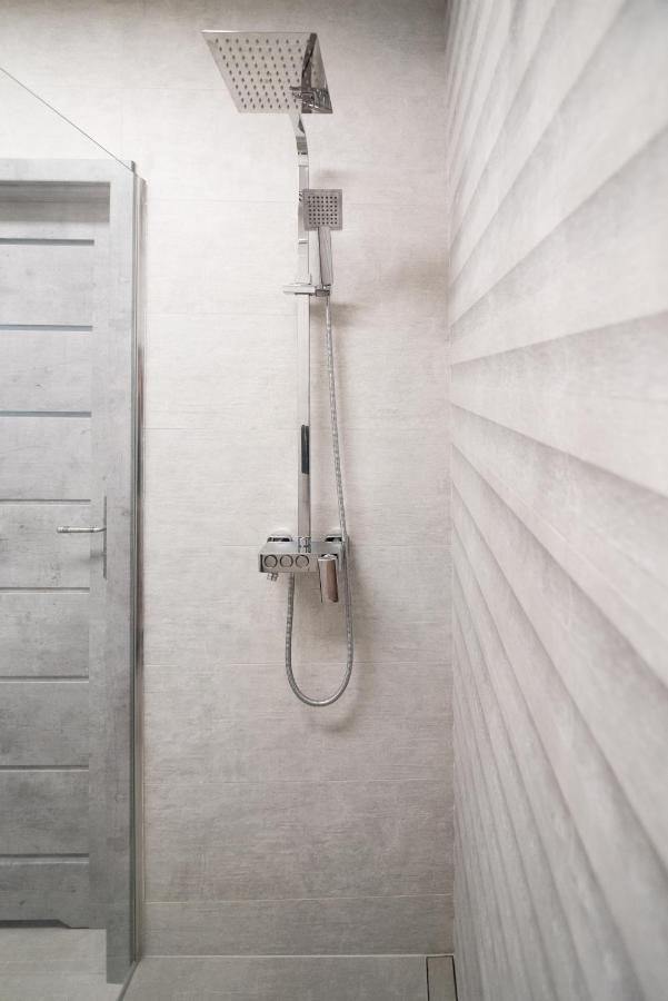 Unique Apt Eve - Free Garage クラクフ エクステリア 写真