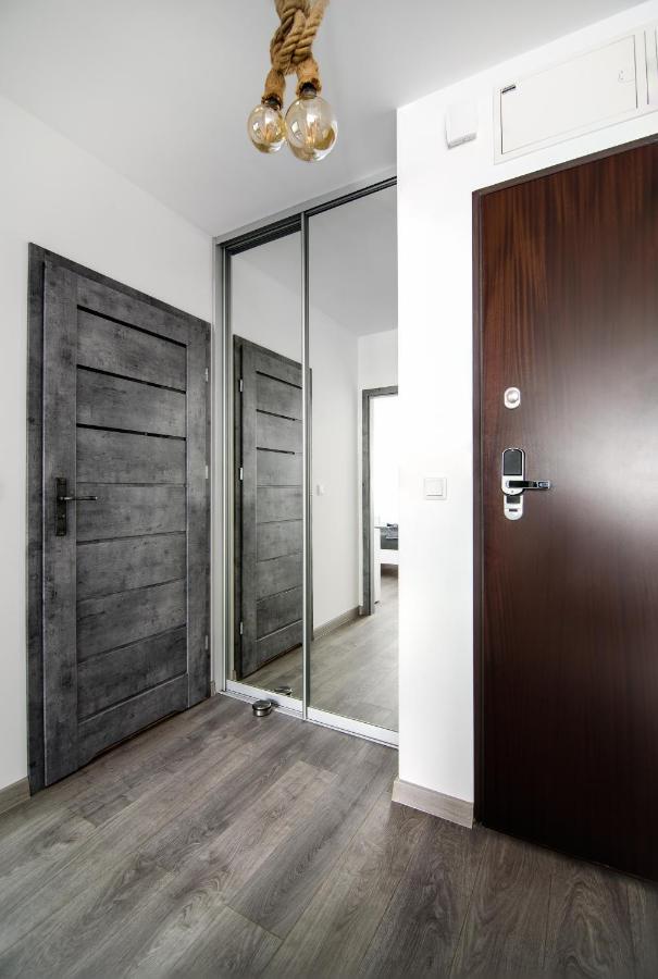 Unique Apt Eve - Free Garage クラクフ エクステリア 写真